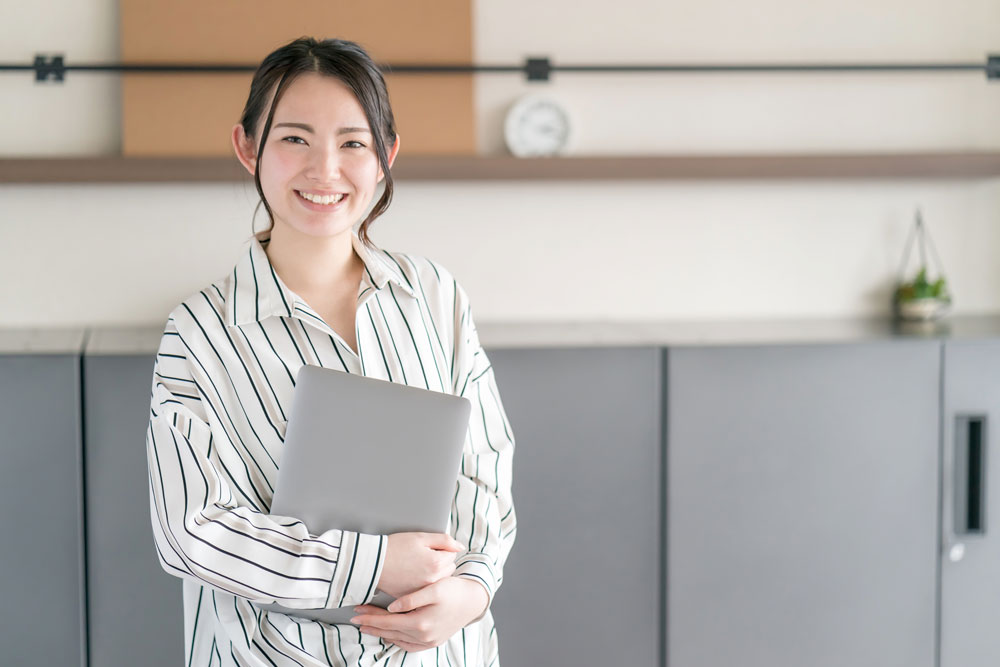 笑顔の女性